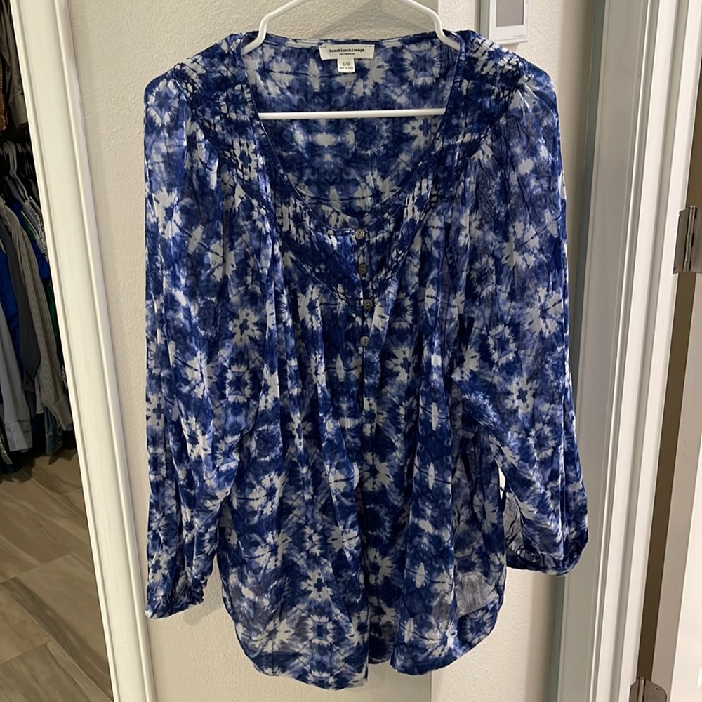 Beachlunchlounge collection, long sleeve button up, blue. Women’s large.